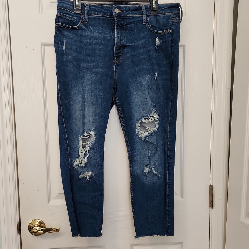 Old Navy Distressed Cropped Jeans in Dark Blue - Picture 1 of 13